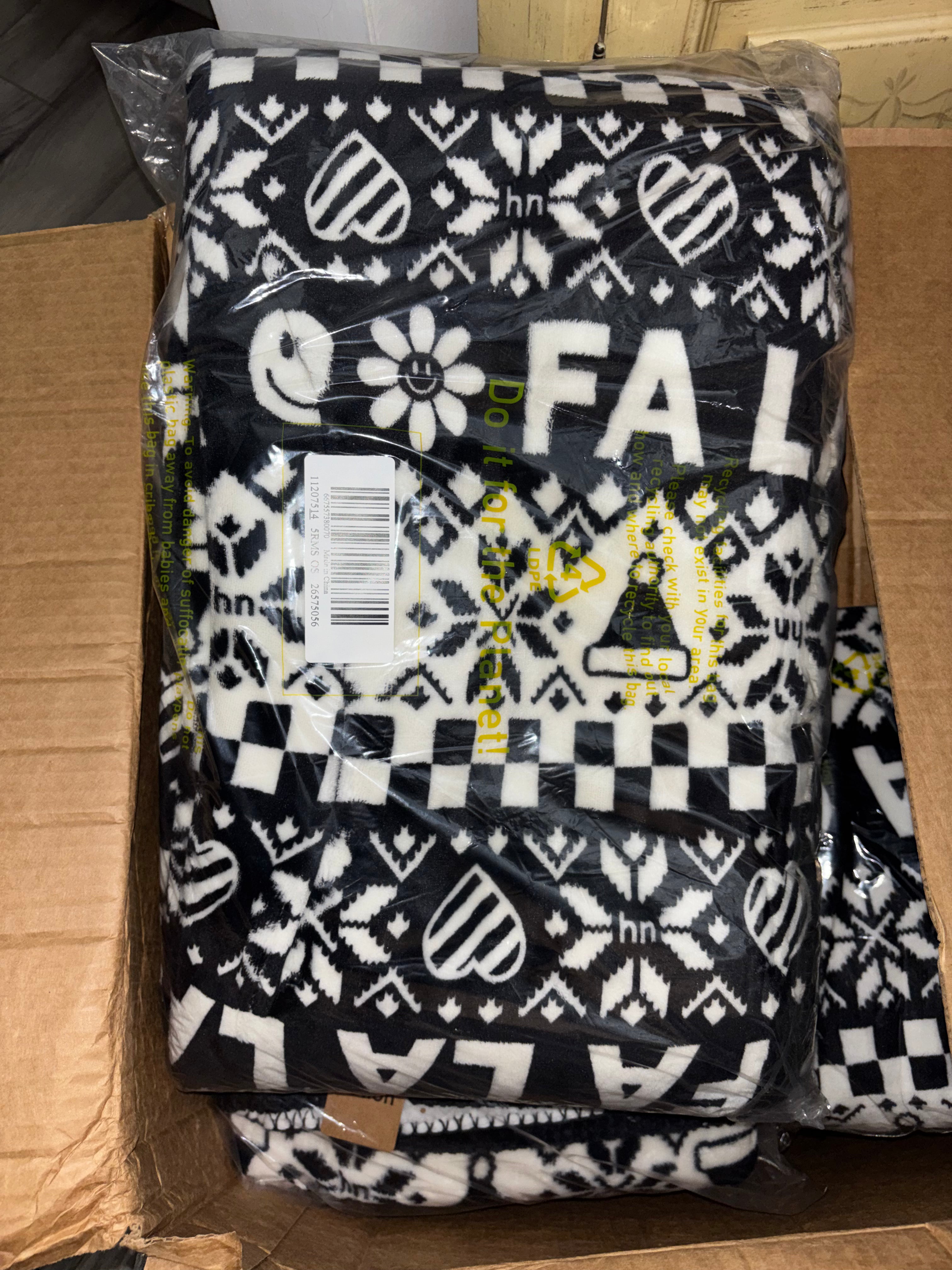 PINK (Happy Nation) Sherpa blanket